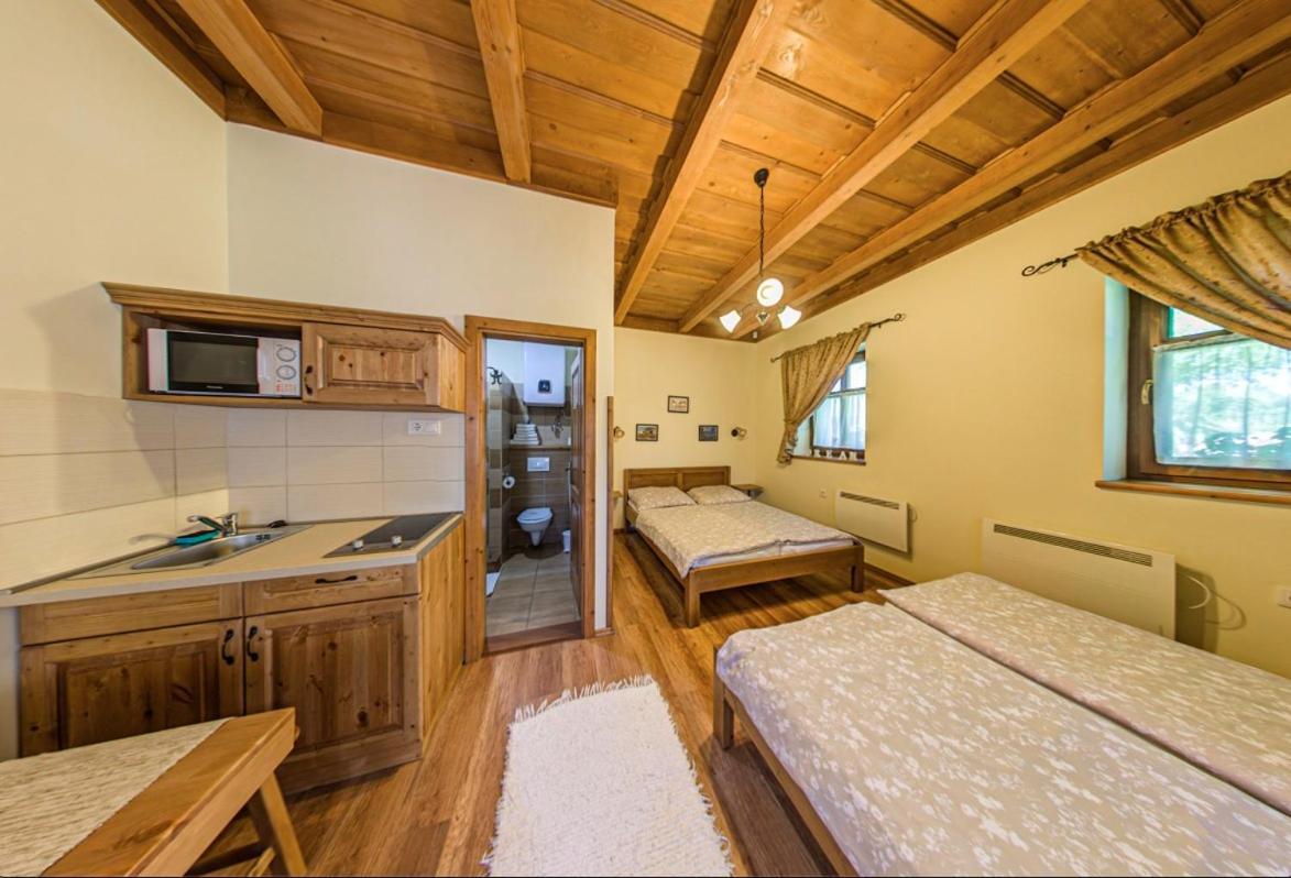 Toth Vendeghaz Es Apartmanhaz Ujfeherto ภายนอก รูปภาพ