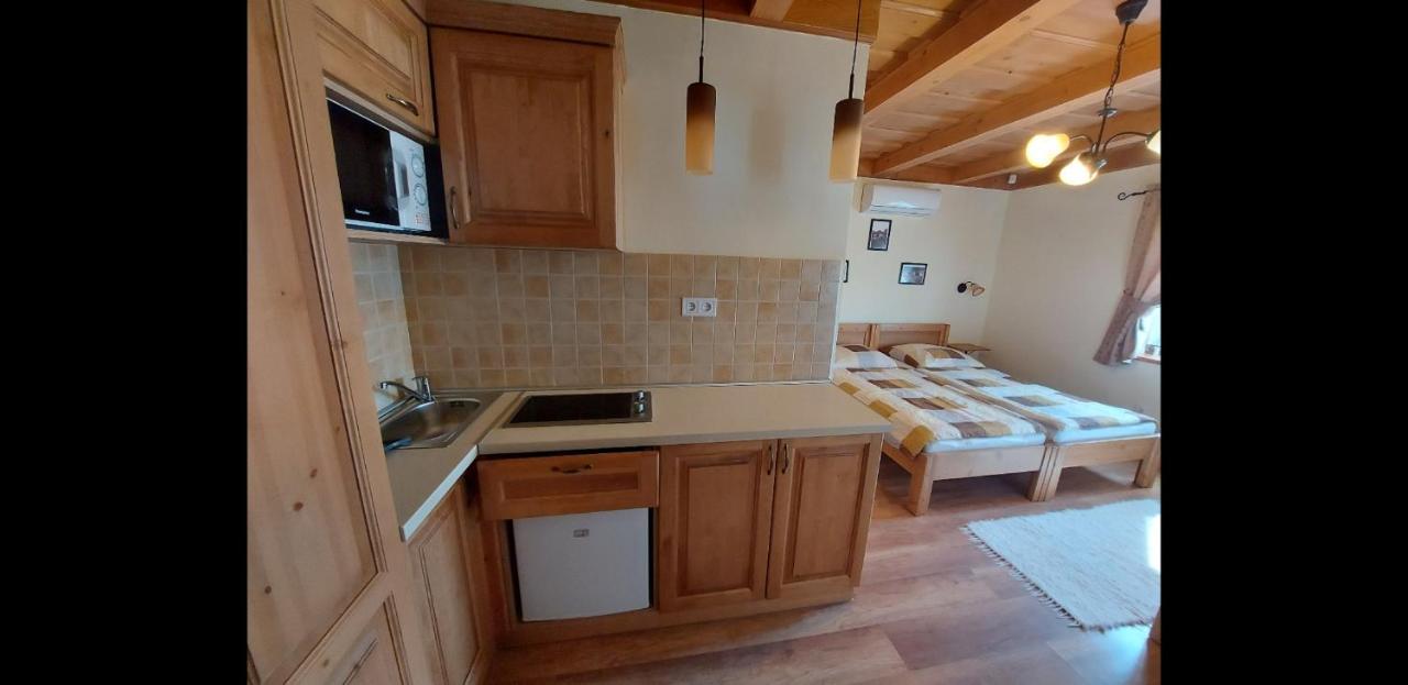Toth Vendeghaz Es Apartmanhaz Ujfeherto ภายนอก รูปภาพ