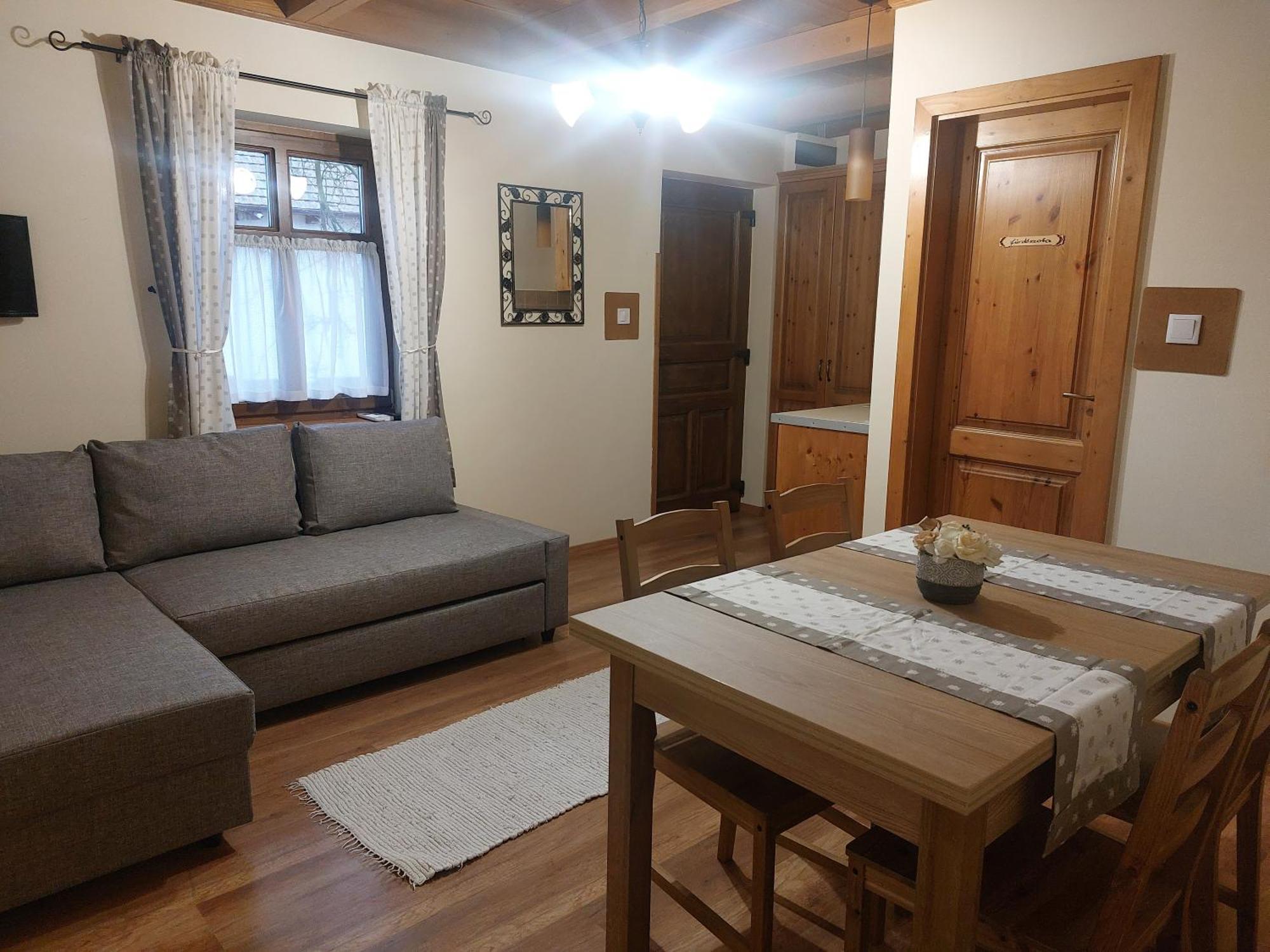 Toth Vendeghaz Es Apartmanhaz Ujfeherto ภายนอก รูปภาพ