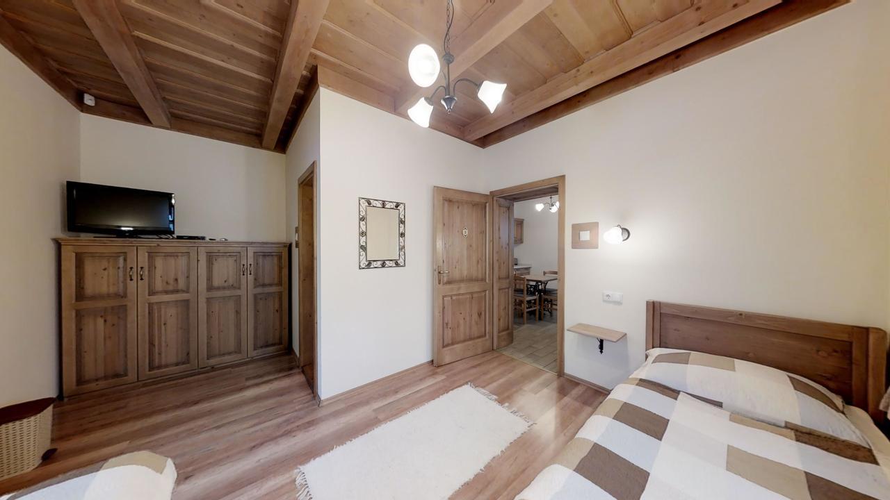 Toth Vendeghaz Es Apartmanhaz Ujfeherto ภายนอก รูปภาพ