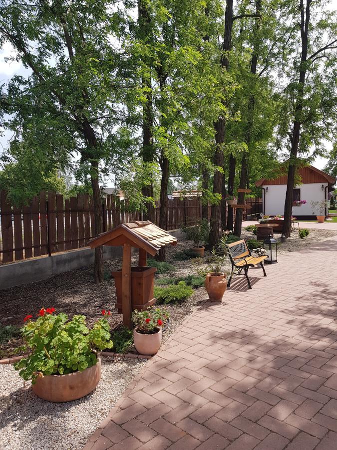 Toth Vendeghaz Es Apartmanhaz Ujfeherto ภายนอก รูปภาพ