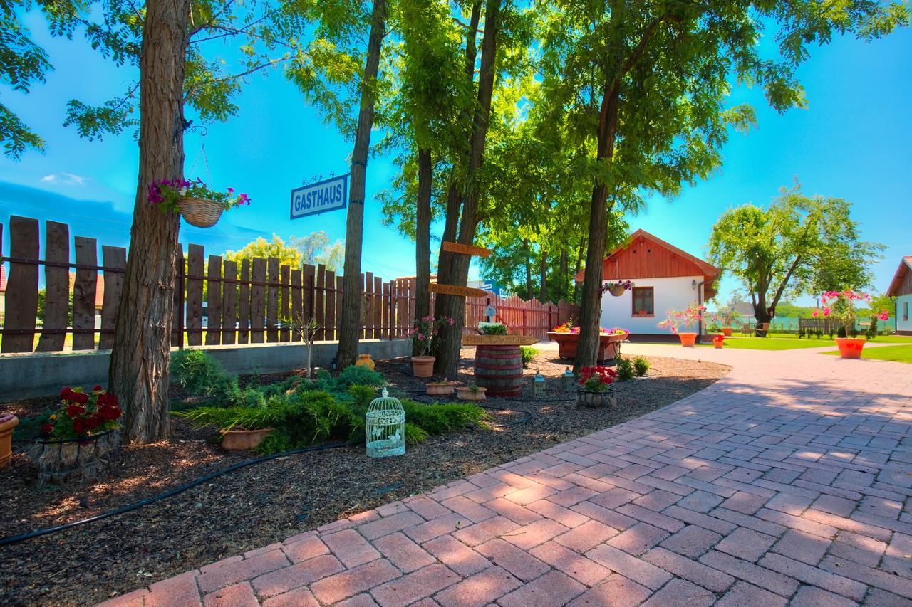Toth Vendeghaz Es Apartmanhaz Ujfeherto ภายนอก รูปภาพ
